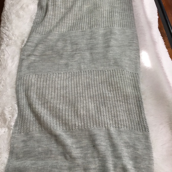 DKNY Open-Knit Blocked Scarf Heather Gray - Picture 6 of 7